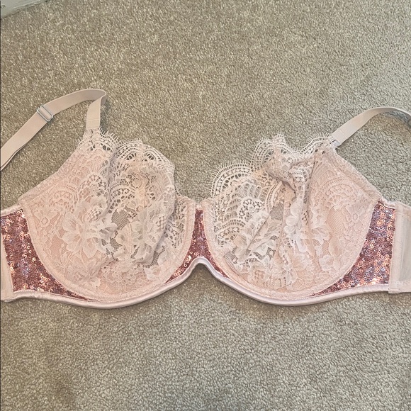 Victoria's Secret Blush Lace Bra - Picture 1 of 5